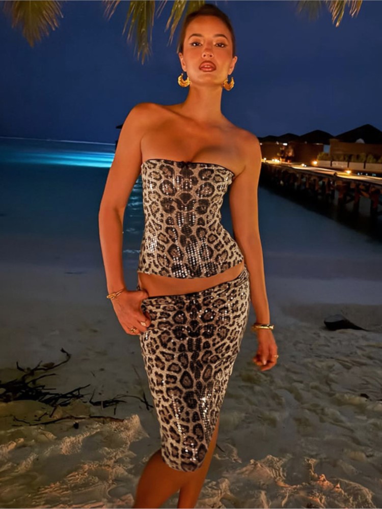 Pipe Bending Spring - Woman 2 Piece Set Outfit Sexy